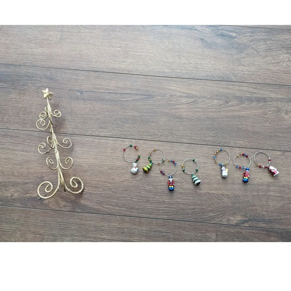 Christmas Wine Charms Set of 7 with Decorative Tree‎